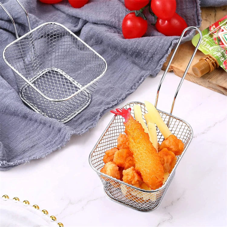 Klein. Quadratisch. Knusprig. – Der Pommes-Frites-Korb von Divine Grill