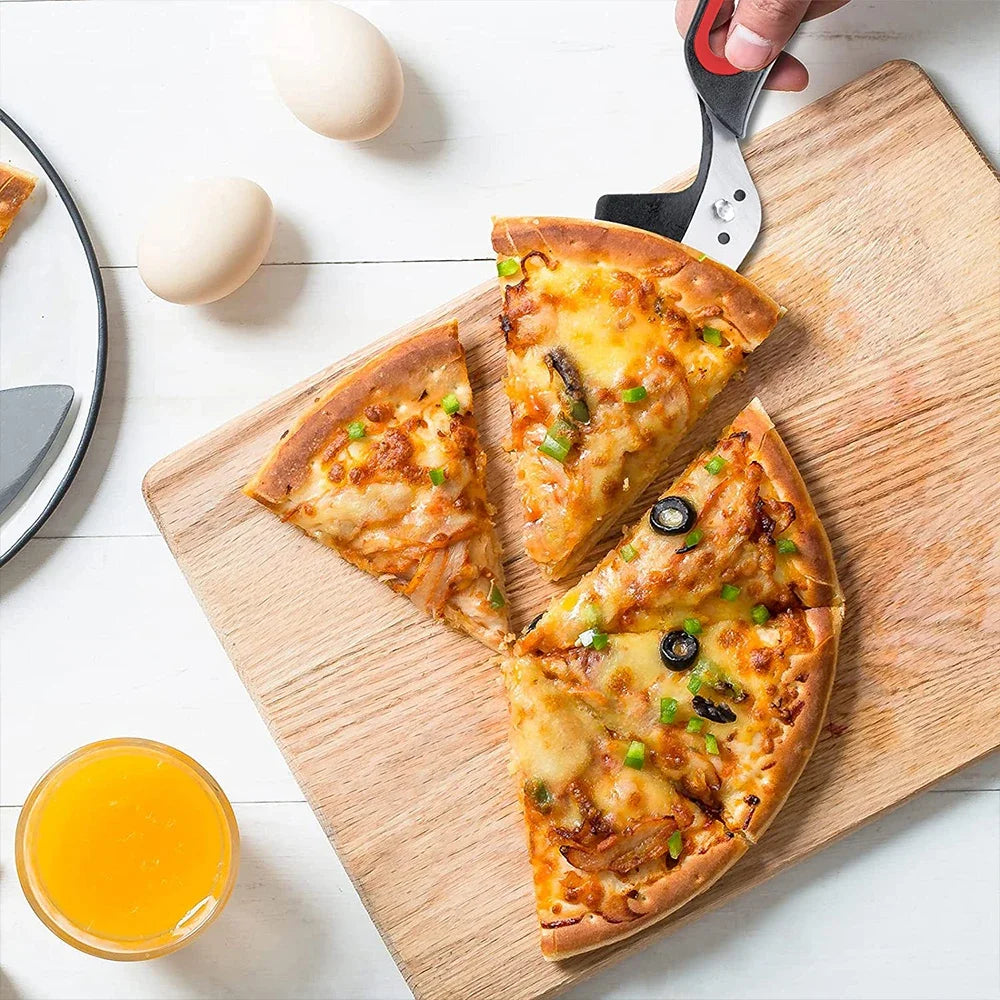 Pizzaschere mit Edelstahlklinge – Dein Präzisionswerkzeug für perfekte Pizzaschnitte