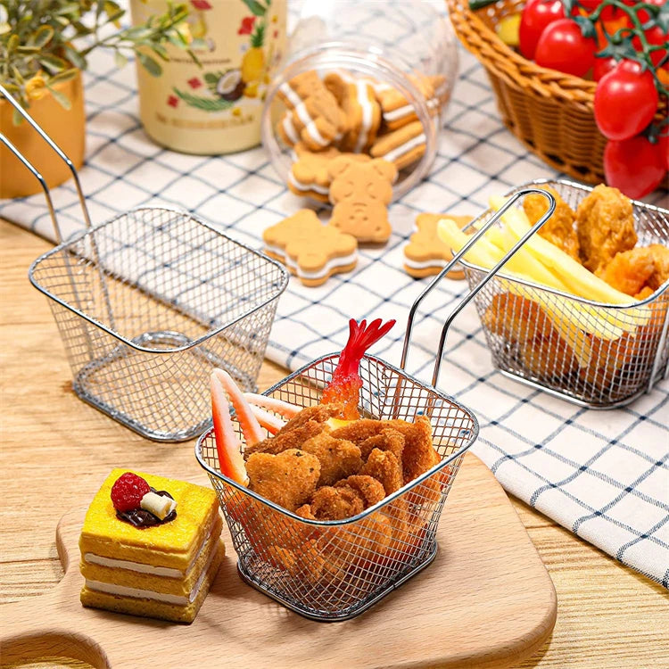 Klein. Quadratisch. Knusprig. – Der Pommes-Frites-Korb von Divine Grill